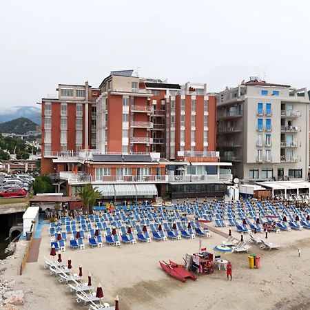 Hotel & Residence Stella Maris Pietra Ligure Exteriör bild