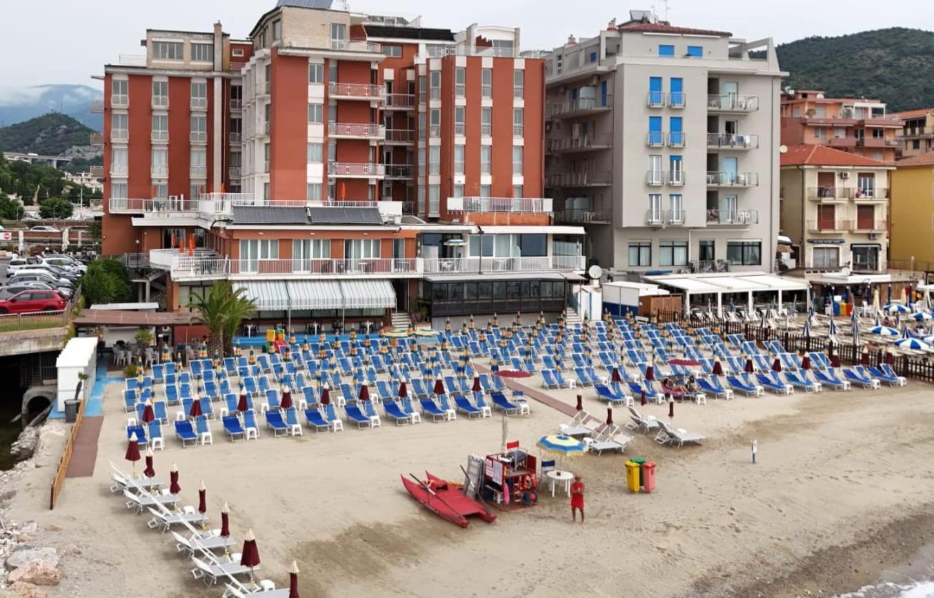 Hotel & Residence Stella Maris Pietra Ligure Exteriör bild