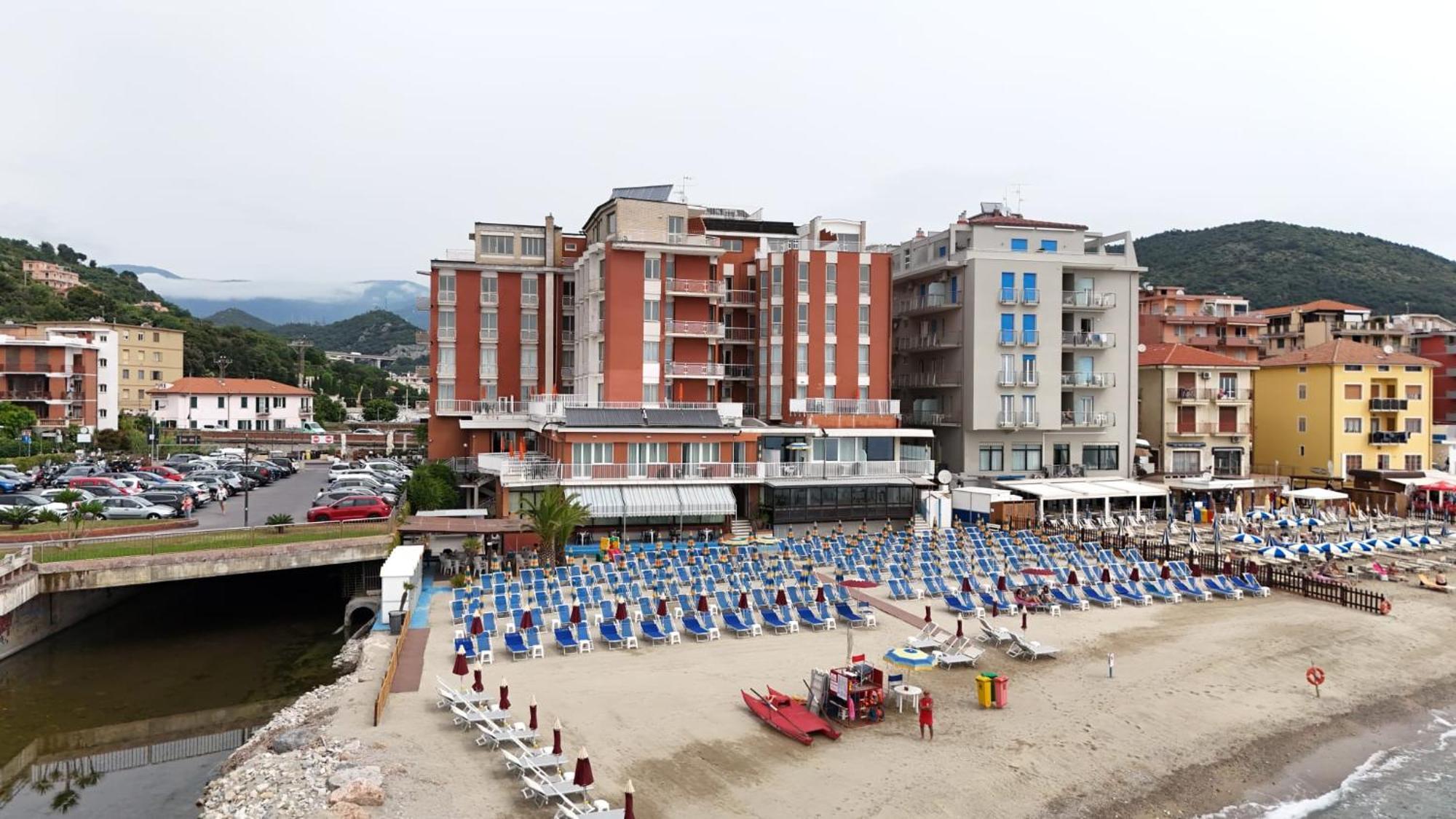 Hotel & Residence Stella Maris Pietra Ligure Exteriör bild